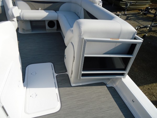 2017 Hurricane FunDeck 196RE3-OB Boat